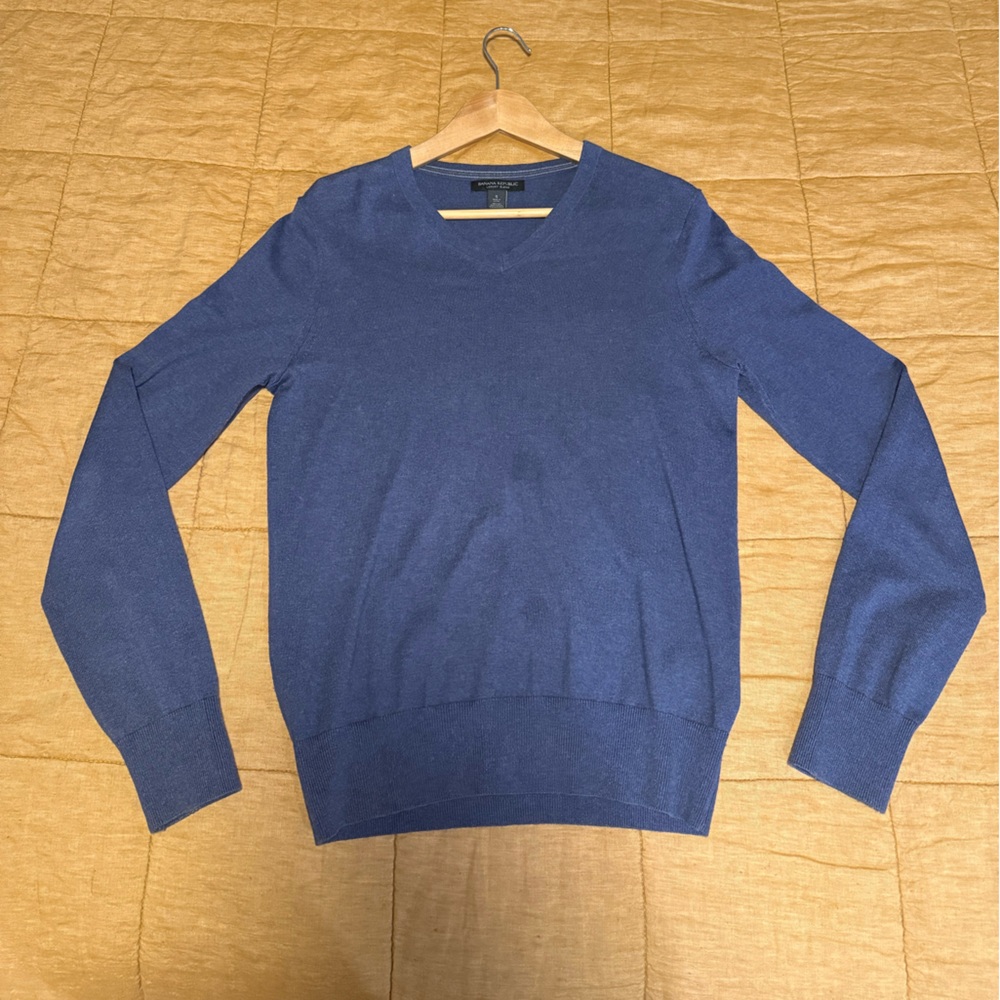Banana Republic Form Fitting Sweater